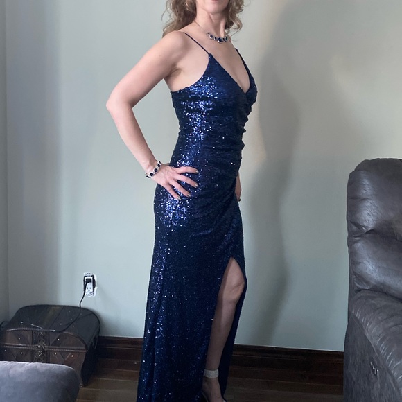 Beautiful blue size 4-6 dress Worn once to an army ball. comfy and easy to walk - Picture 6 of 6